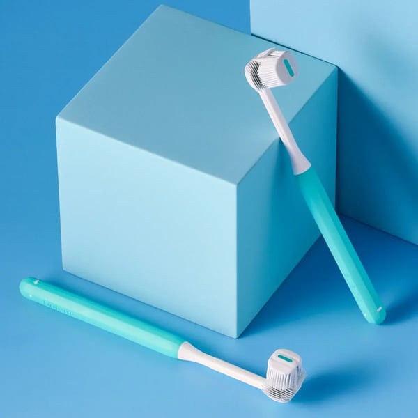 7538330-balene-by-bexident-escova-de-dentes-media-aqua-2.webp