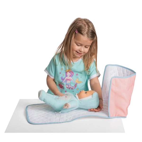 7546507-chicco-brinquedo-boneca-muda-fraldas-2.webp